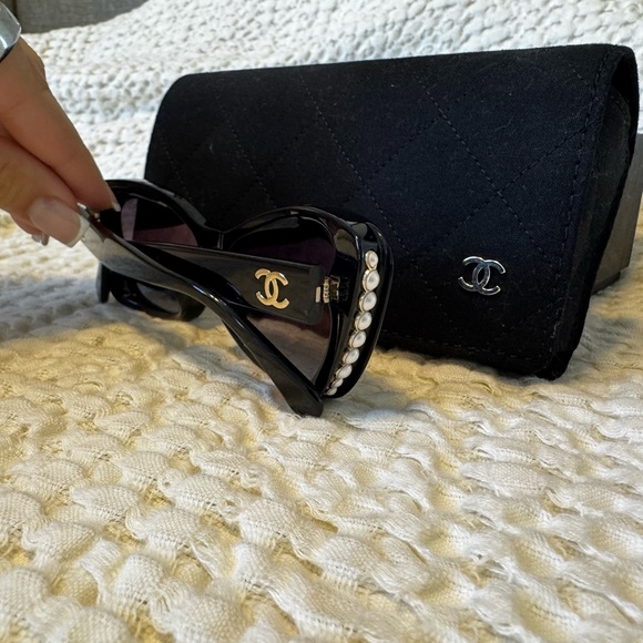CHANEL Cat Eye Black Sunglasses main image 3